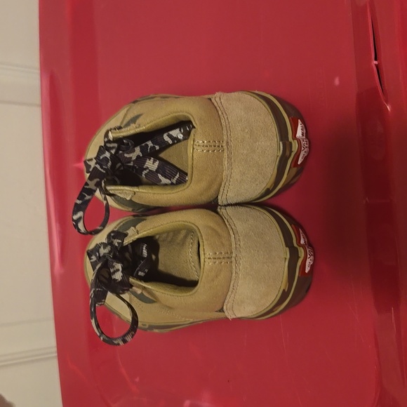 Vans - Picture 4 of 8